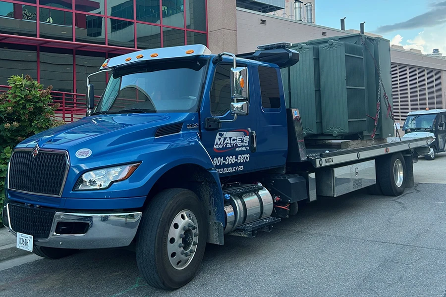 Mace's Medium Duty Tow Truck